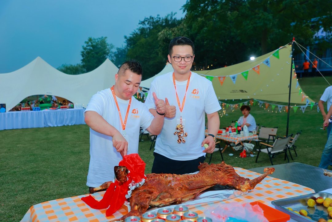 南京团建开羊仪式 烤全羊
